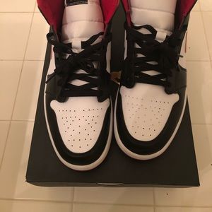 Air Jordan 1 Mid